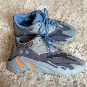 Yeezy 700 Carbon Blue